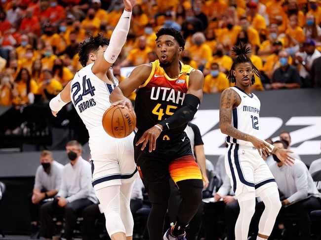  灰熊交易送走莫兰特，换回首轮签及防守悍将  