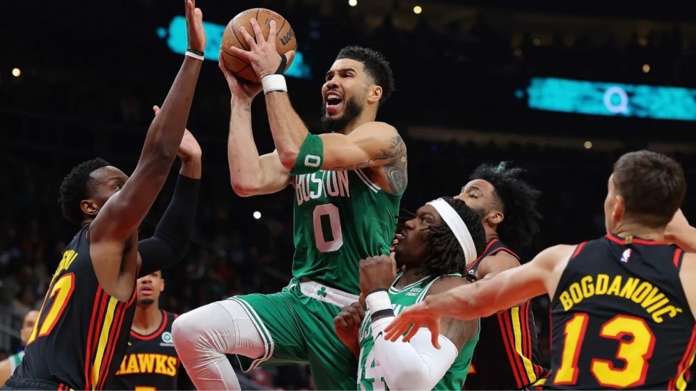  特雷杨62分创老鹰队史新高  