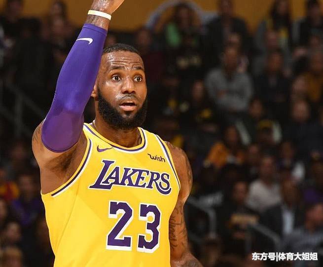  詹姆斯复出砍下30分率队逆转  