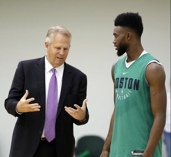  阿森纳青年军崛起，史密斯罗替补双响斩曼联  