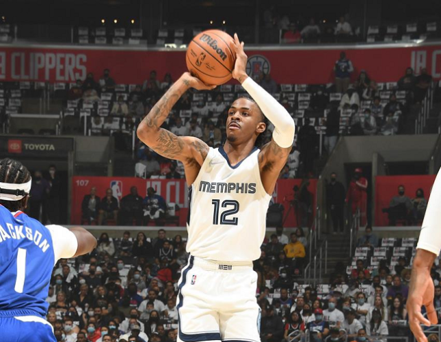  莫兰特空接隔扣惊艳全场，灰熊击败湖人复仇  